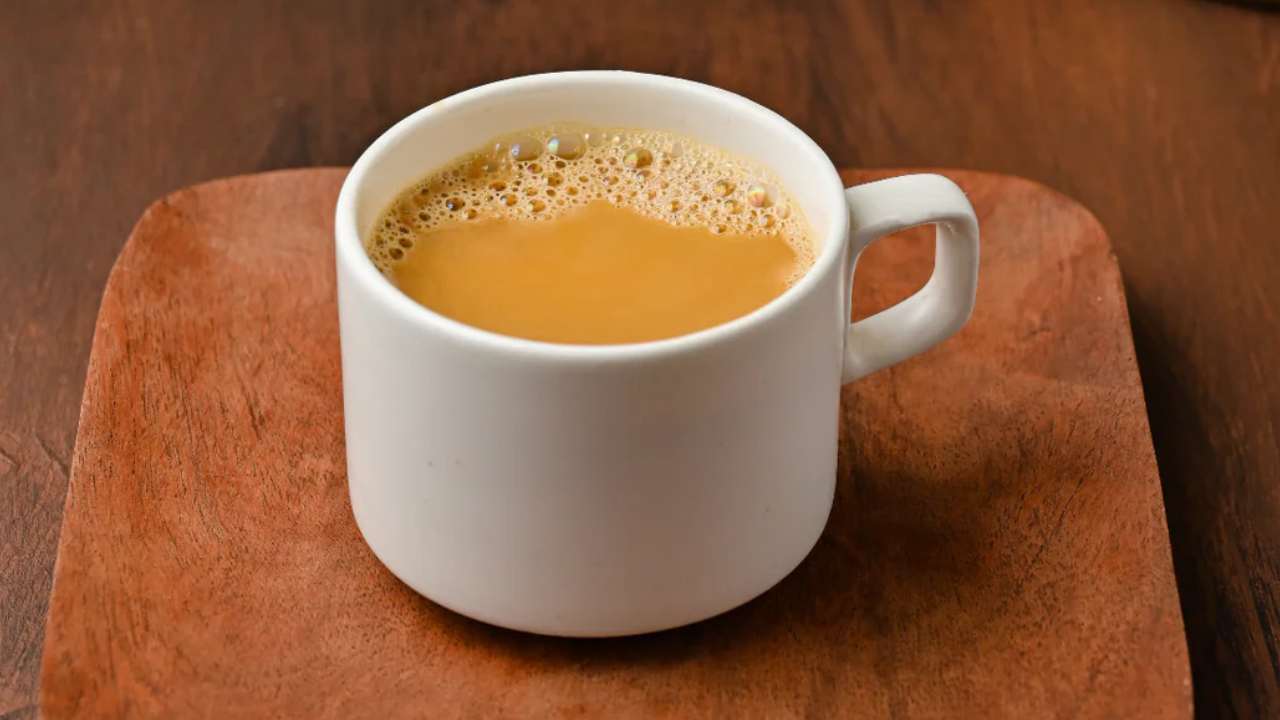 Indian Tea: భారతీయులు టీలో పాలు ఎందుకు కలుపుకుంటారో తెలుసా
