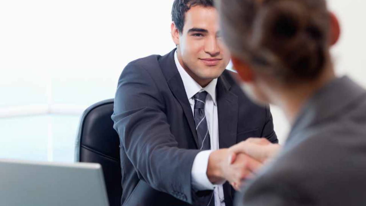 Job Interview: మొదటి సారి ఇంటర్వ్యూకు వెళుతున్నారా? ఈ జాగ్రత్తలు తప్పనిసరి