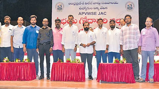 వలంటీర్ల విధులు చేయలేం