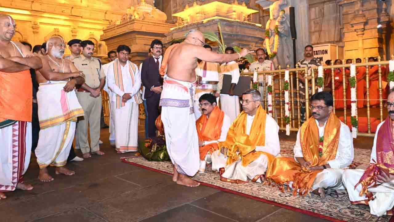 Chief Justice Aparesha Kumar Singh: యాదాద్రి లక్ష్మీ నరసింహ స్వామి వారిని దర్శించుకున్న చీఫ్ జస్టిస్