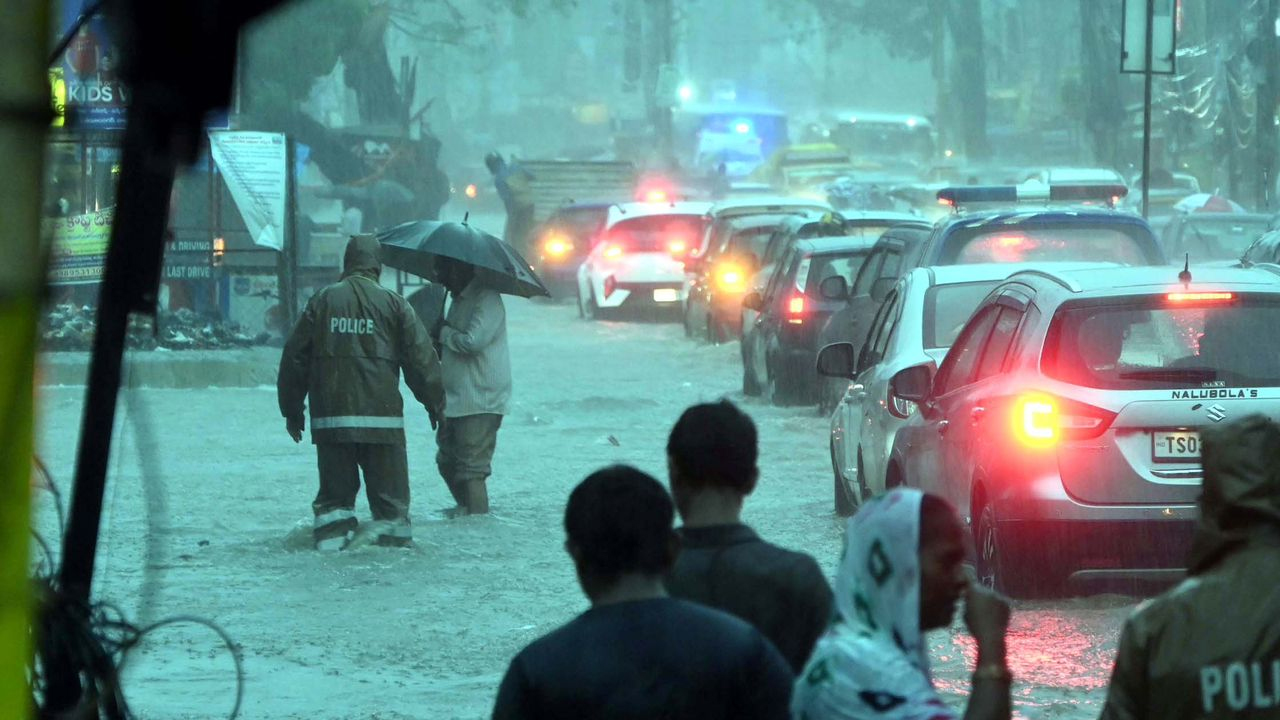 Cyclone Montha: కుండపోత వర్షాలు.. అతలాకుతలమైన ఉమ్మడి వరంగల్