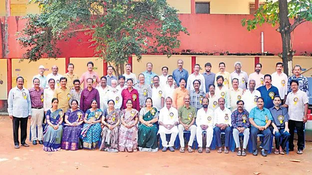 40 ఏళ్ల తర్వాత కలిశారు!