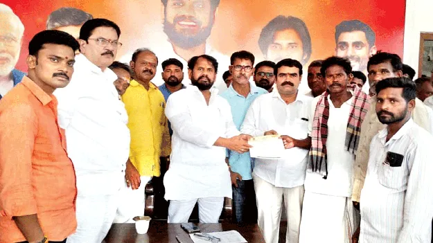 సీఎంఆర్‌ఎఫ్‌తో పేదలకు భరోసా 