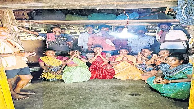 గిరిజనుల జీవితాల్లో వెలుగులు