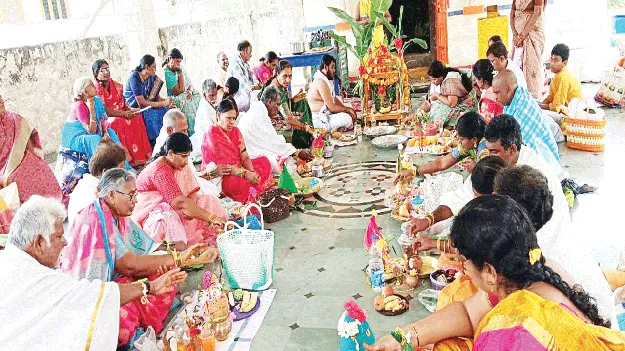 భక్తిశ్రద్ధలతో సామూహిక వ్రతం