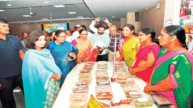 పిల్లలకు పౌష్టికాహారం అందించాలి