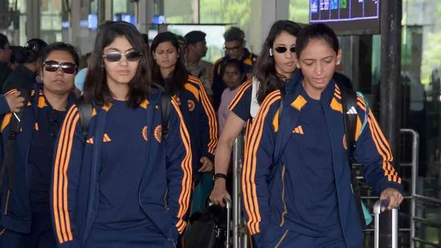Womens World Cup: విశాఖ చేరుకున్న హర్మన్‌ సేన