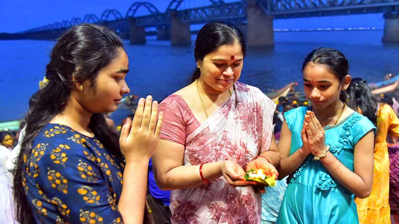  Kartika Maasam: రాజమండ్రి గోదావరి పుష్కర ఘాట్ వద్ద కార్తీక శోభ