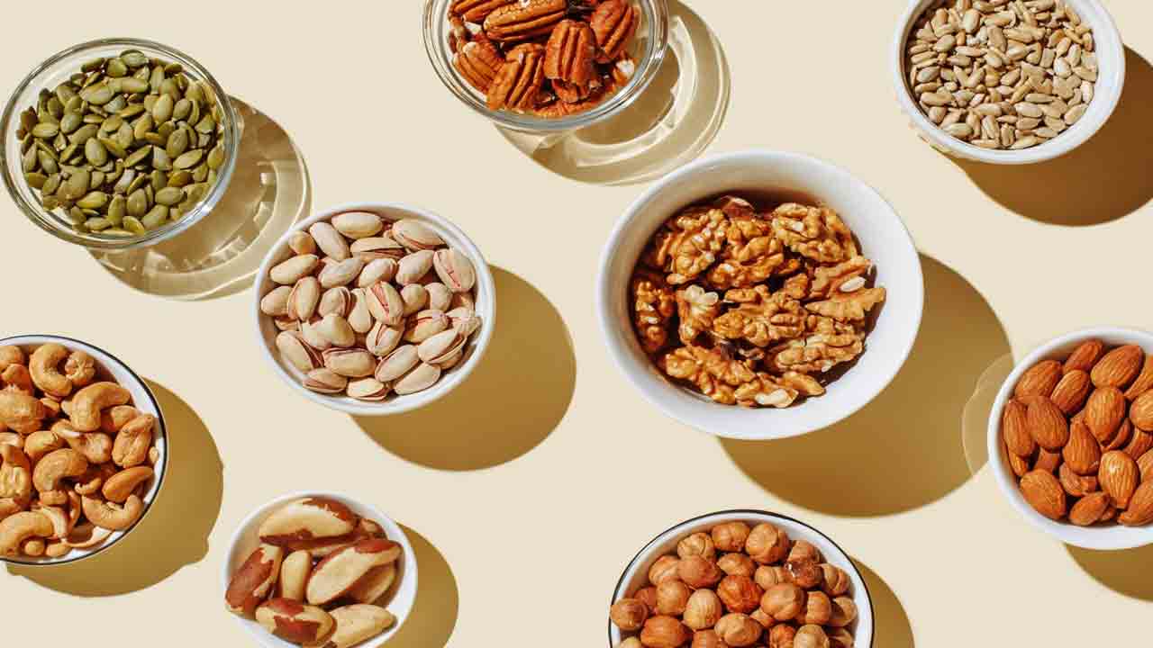 Almonds vs Walnuts:  బాదం vs వాల్‌నట్స్ ఏవి బెటర్..?