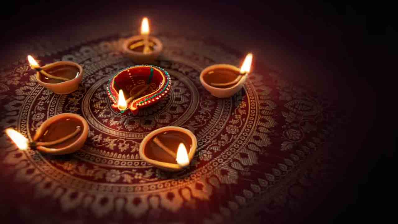 Diwali Rituals Prosperity: దీపావళి ప్రార్థనలకు శక్తినిచ్చే సాధారణ ఆచారాలు..