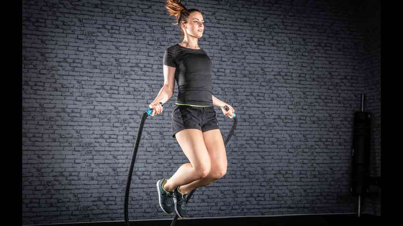 Home Workouts: ఇంట్లో ఉండే బరువు తగ్గడానికి ఇవి చేయండి..