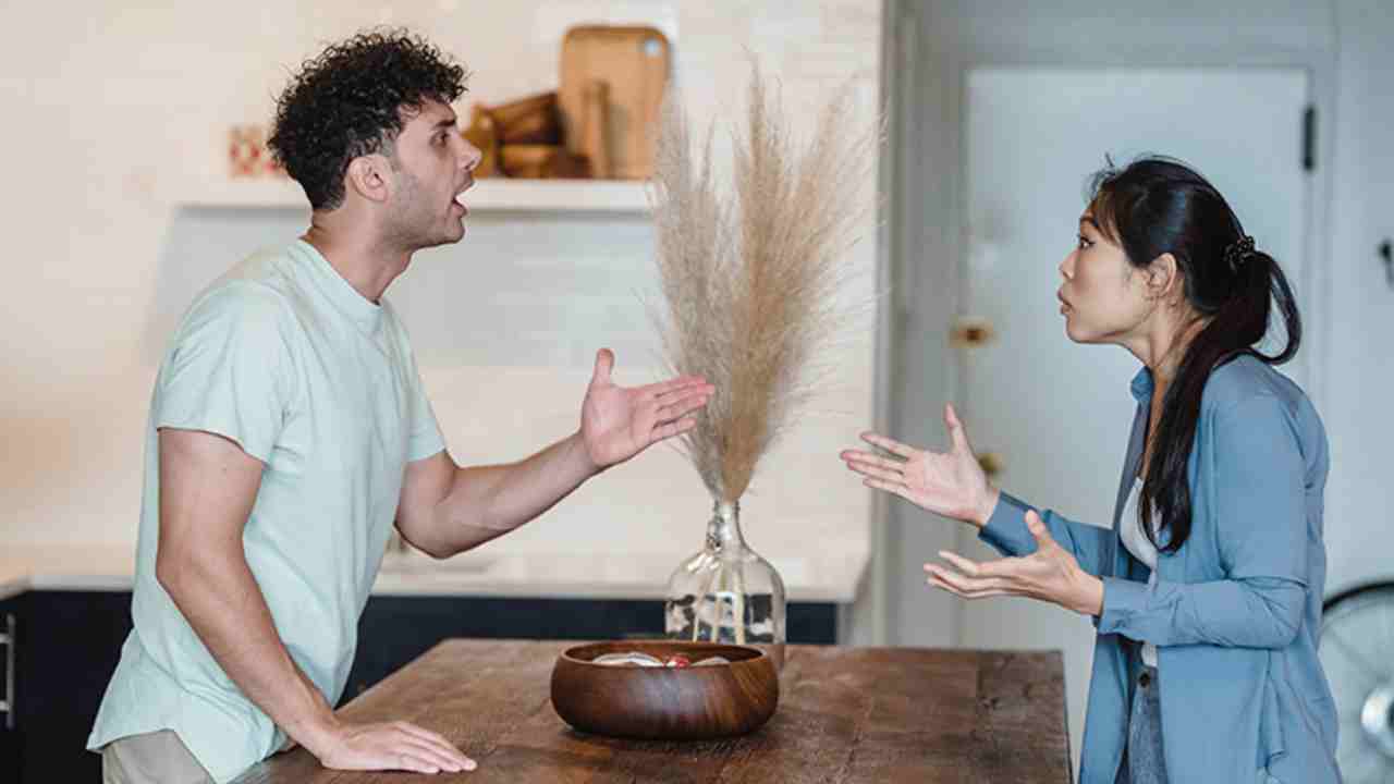 Relationship Warning Signs: ఈ మార్పులు కనిపిస్తే మీ భాగస్వామిలో అసంతృప్తి మొదలైనట్టే