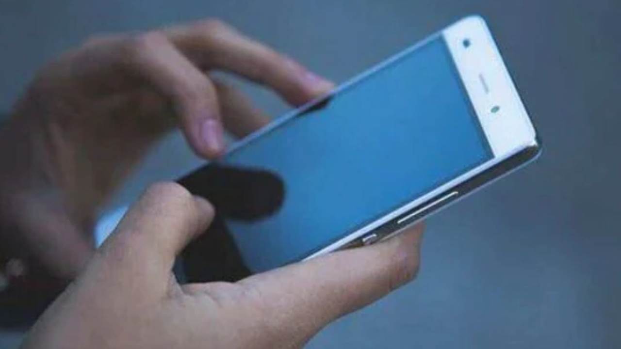 Data Security: పాత ఫోన్ అమ్మేస్తున్నారా? ఈ జాగ్రత్తలు తప్పనిసరి