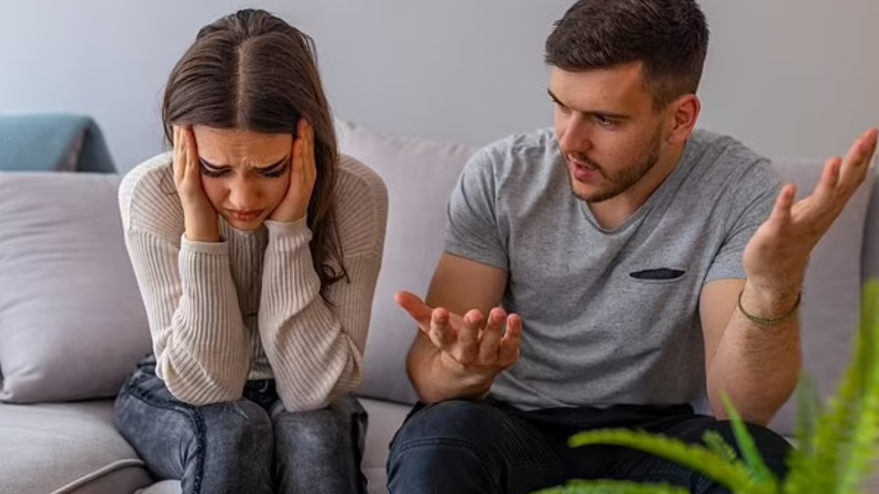 Emotional Baggage: అలర్ట్..  మీ పార్టనర్‌లో ఈ లక్షణాలు ఉంటే..