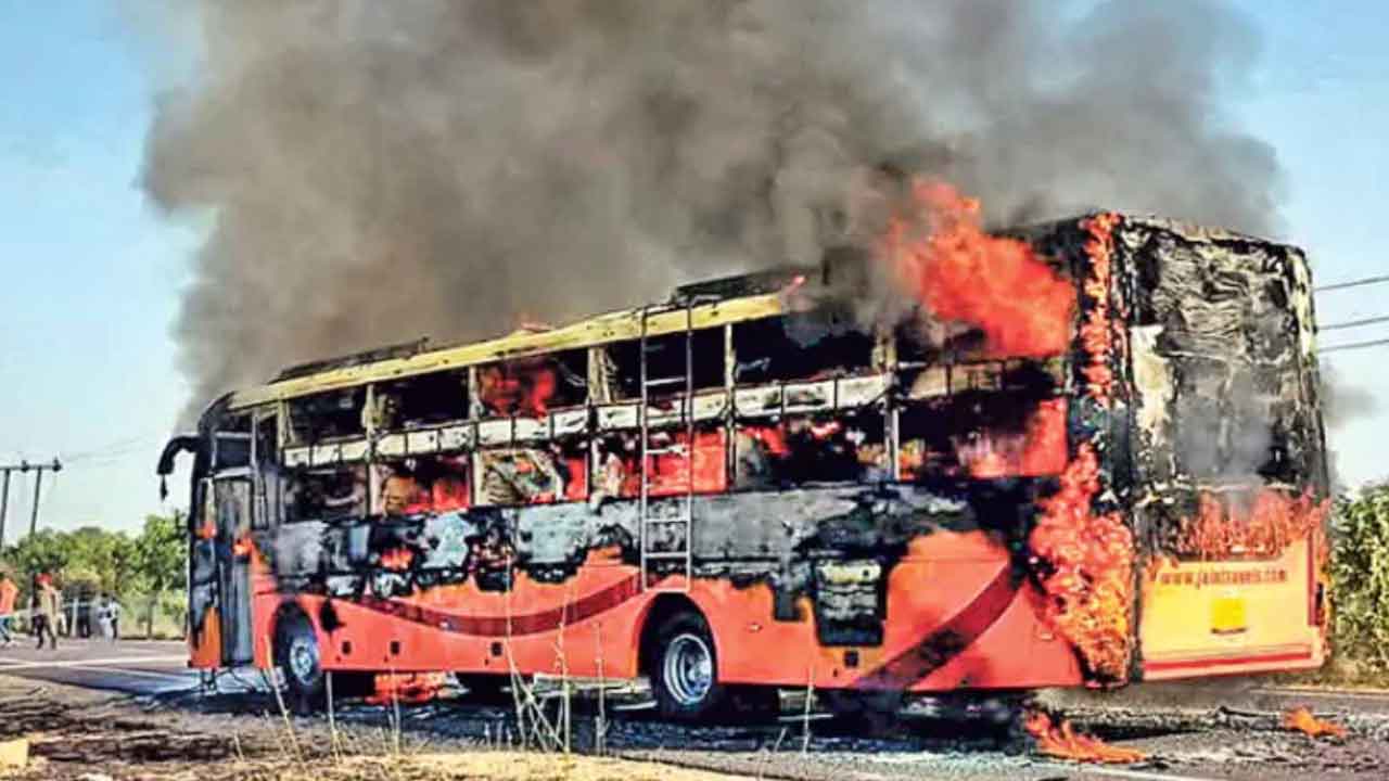 Bus Travel Safety: బస్సులో ప్రయాణిస్తున్నారా.. ఈ జాగ్రత్తలు తప్పనిసరి..!