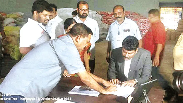 సరుకుల పంపిణీలో పారదర్శకత పాటించాలి