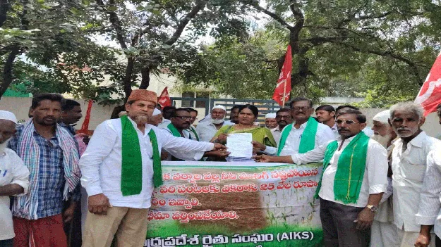 నష్టపరిహారం చెల్లించి రైతులను ఆదుకోవాలి