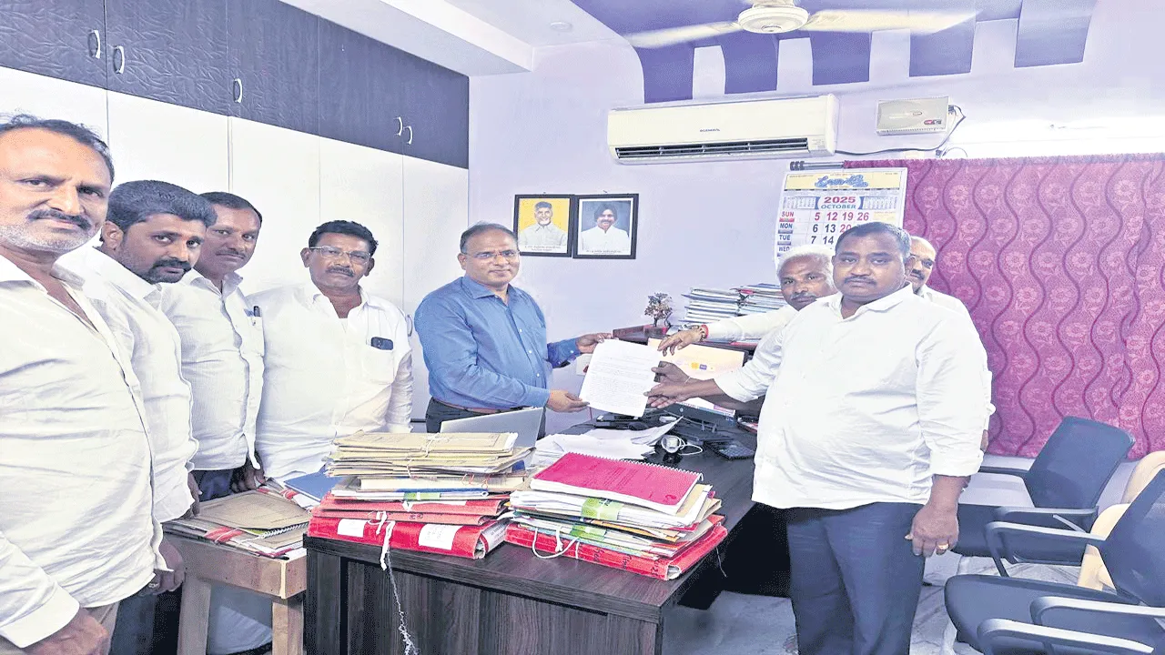 గ్రానైట్‌ పరిశ్రమను సంక్షోభం నుంచి  కాపాడాలి