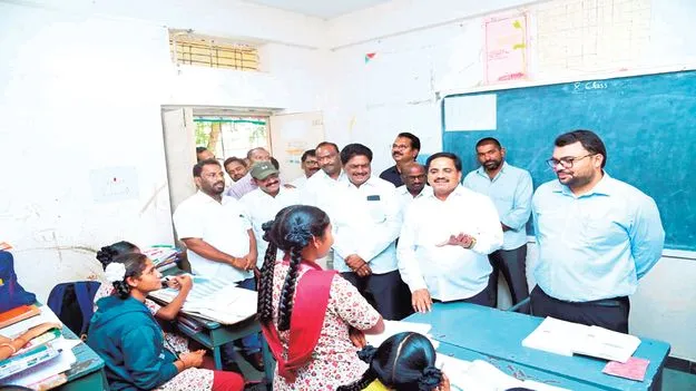 విద్యార్థుల పట్ల నిర్లక్ష్యం వహిస్తే చర్యలు 