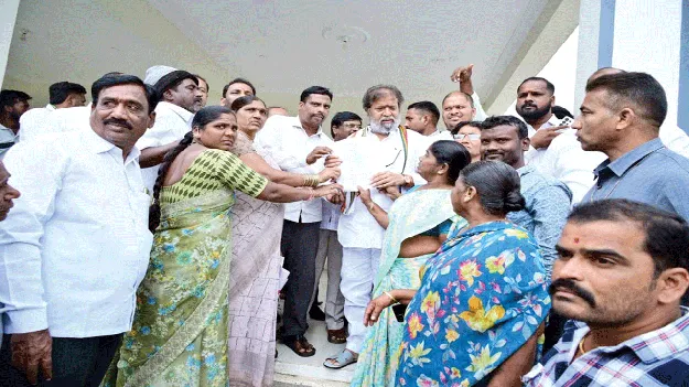 కార్మికుల సమస్యలు పరిష్కరించాలి