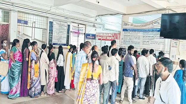 రోగులతో పాడేరు ఆస్పత్రి కిటకిట 