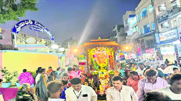 DEVOTEES: ఘనంగా గిరి ప్రదక్షిణ