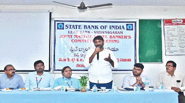 ఉపాధి అవకాశాలు కల్పించాలి