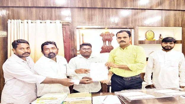 డొమస్టిక్‌ గ్యాస్‌ వినియోగాన్ని అరికట్టాలి