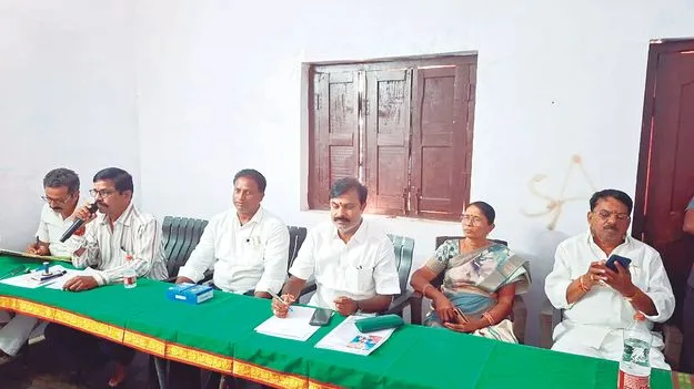 టెంకాయల వేలంలో  టెండ‘రింగ్‌’