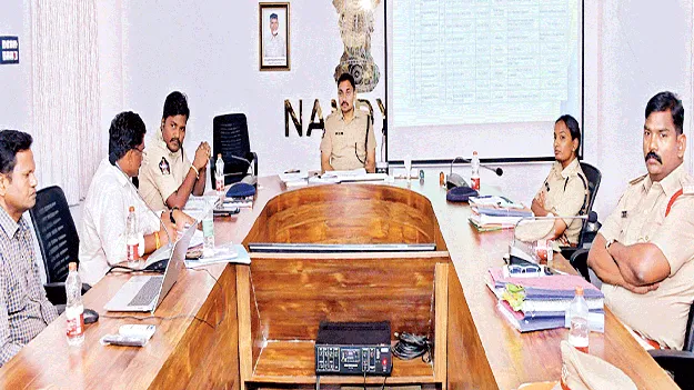 నేర పరిశోధనలో టెక్నాలజీని వాడండి