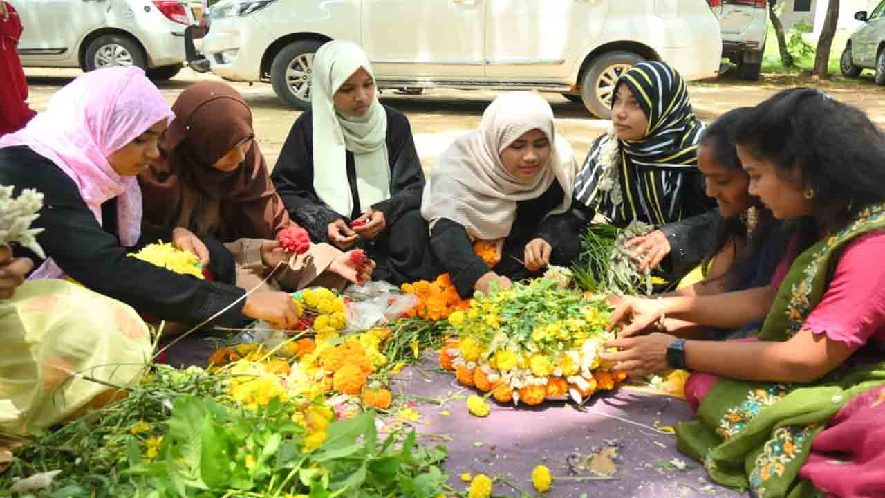 Batukamma Celebrations: బతుకమ్మ సంబురాలకి వేళాయె..