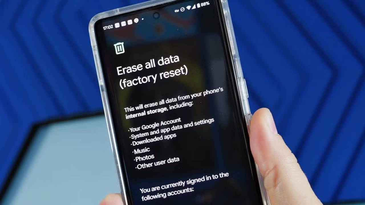 Data Security: పాత ఫోన్ అమ్మేస్తున్నారా? ఈ జాగ్రత్తలు తప్పనిసరి