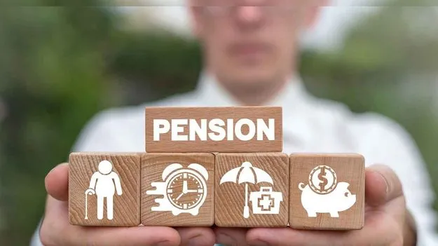 Demand for Dignified Living: కార్మిక పింఛన్‌ను పెంచాలి