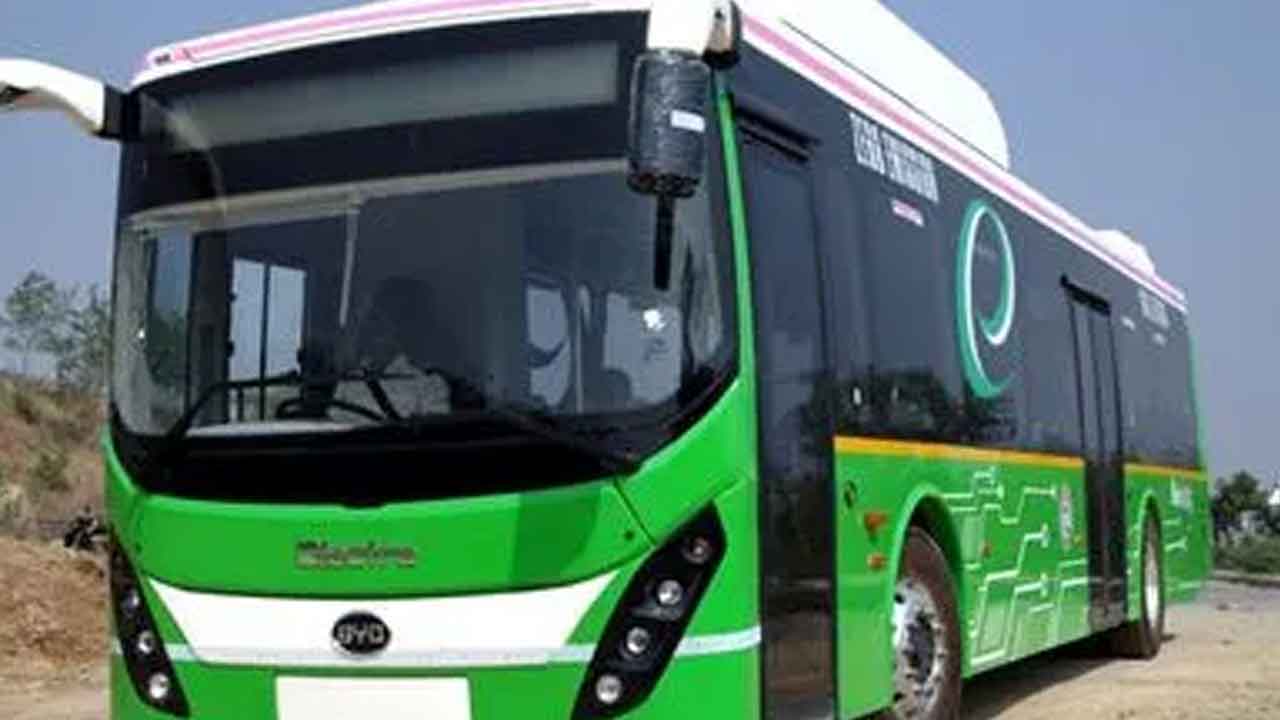 Bus Travel Safety: బస్సులో ప్రయాణిస్తున్నారా.. ఈ జాగ్రత్తలు తప్పనిసరి..!