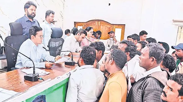 వినతుల పరిష్కారంపై ప్రత్యేక శ్రద్ధ 