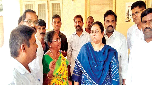  గౌతు లచ్చన్న విగ్రహాన్ని ఏర్పాటుచేయాలి