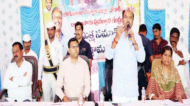 పునరావాస కేంద్రంలో పనులు పూర్తి చేయాలి