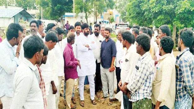 కబ్జాదారులపై చర్యలు తీసుకోవాలి 