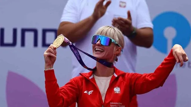 Roza Kozakowska Wins Gold: నిన్న ఆసుపత్రి బెడ్‌పై నేడు పోడియంపై