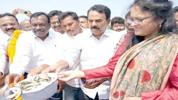 మత్స్యకారుల ఆర్థికాభివృద్ధే లక్ష్యం 