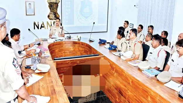 కోర్టు కానిస్టేబుళ్లు నిబద్ధతతో పనిచేయాలి