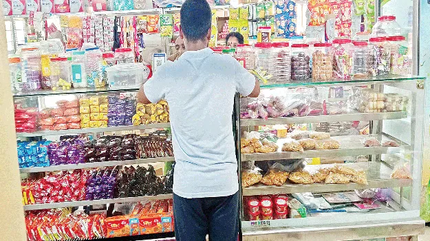 నిబంధనలు బేఖాతర్‌!