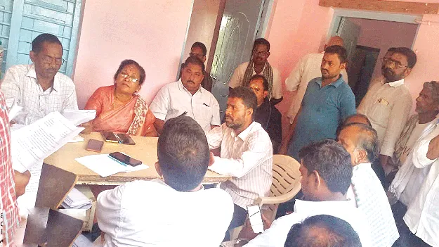 ఉణుకూరు ఫీల్డ్‌అసిస్టెంట్‌పై విచారణ