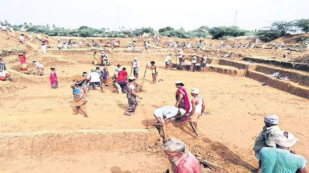 ఉపాధిలో అక్రమాలకు చెక్‌