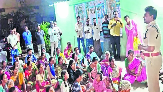 POLICE: కుంటల వద్దకు పిల్లలను పంపొద్దు :డీఎస్పీ