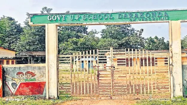 ధారకొండ, గుమ్మిరేవుల్లో తెరుచుకోని జీయూపీ పాఠశాలలు