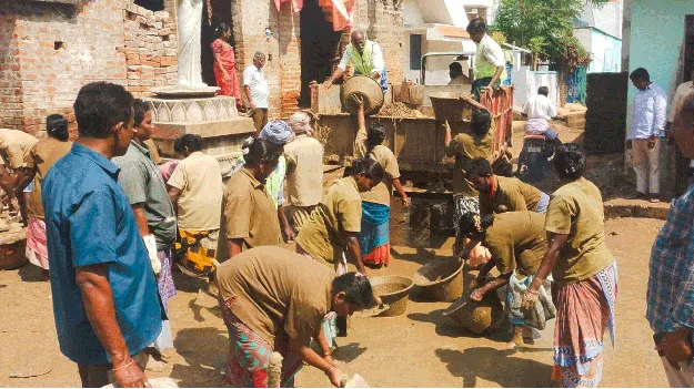 కళత్తూరును వీడని బురద 