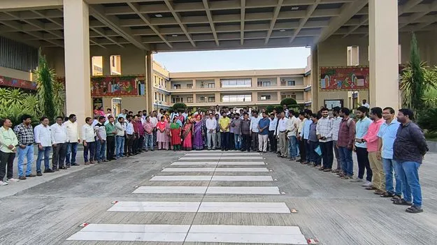 కలెక్టర్‌పై ఆరోపణలను ఖండిస్తున్నాం 