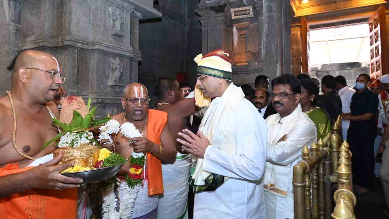 Chief Justice Aparesha Kumar Singh: యాదాద్రి లక్ష్మీ నరసింహ స్వామి వారిని దర్శించుకున్న చీఫ్ జస్టిస్