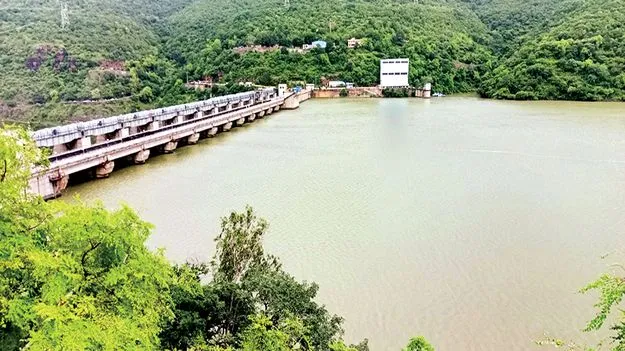 శ్రీశైలం డ్యాం నీటిమట్టం 884 అడుగులు
